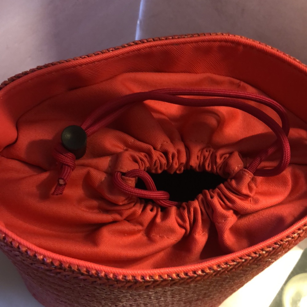 LaTerre NWT CORAL color straw Bucket Bag drawstring closure handle/crossbody - Picture 6 of 9